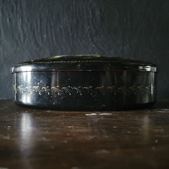 Vintage Hand-Painted Signed Russian Trinket Box, Enamel on Metal Box - Picture 6 of 10